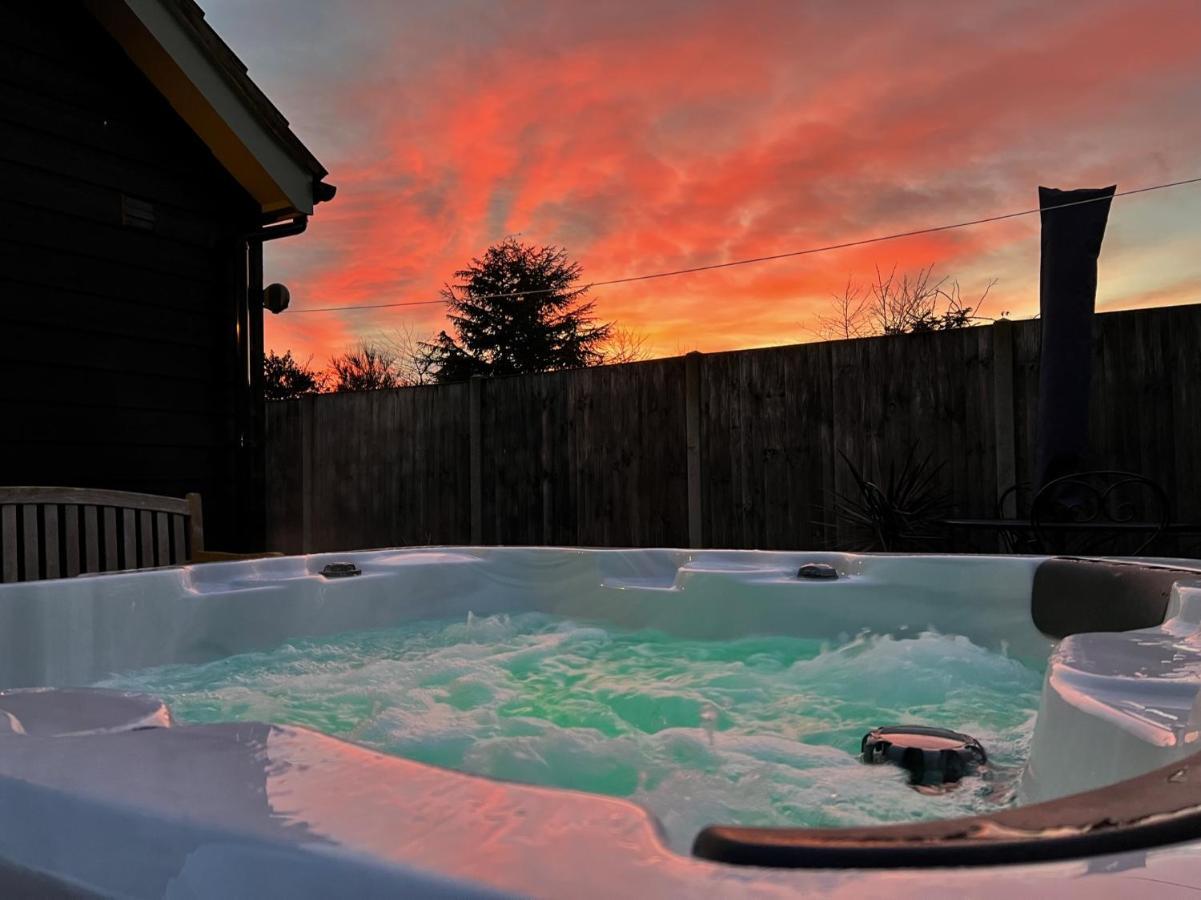 Bawdeswell Saving Grace With Private Hot Tubヴィラ エクステリア 写真